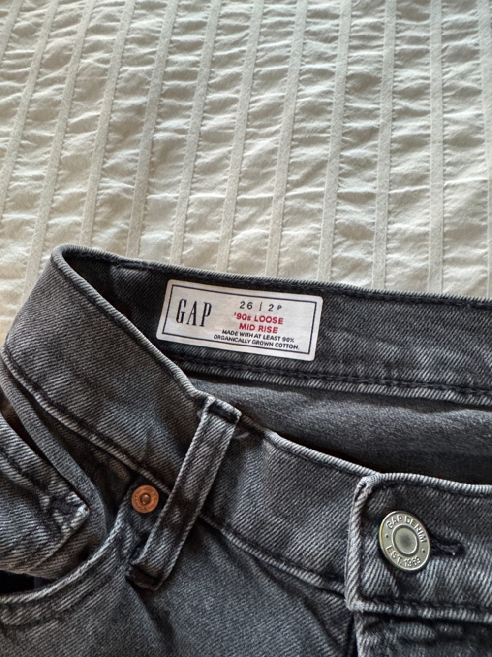GAP Women's 90s Loose Mid Rise Jeans — Washed